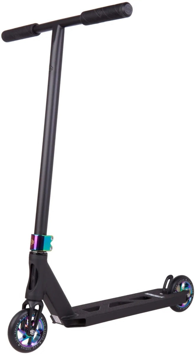 Freestyle koloběžka Striker Essential M Black Rainbow