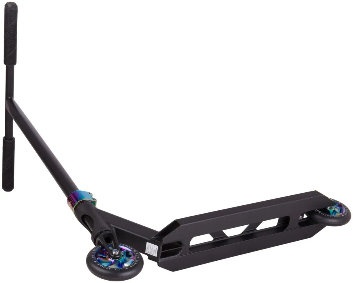 Freestyle koloběžka Striker Essential M Black Rainbow